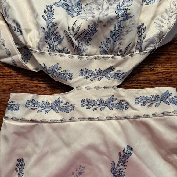 Shein White and Blue Floral 3/4 sleeve Dress Size S Peek a Boo Waist - Picture 6 of 16